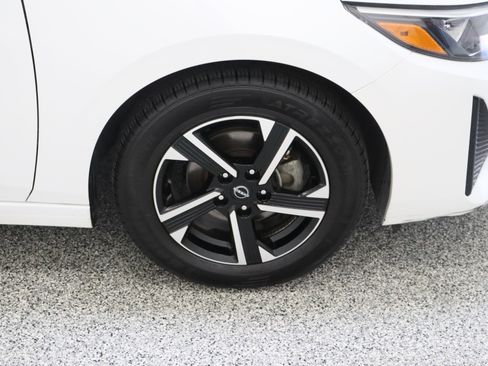 Used 2024 Nissan Sentra SV FWD image 5
