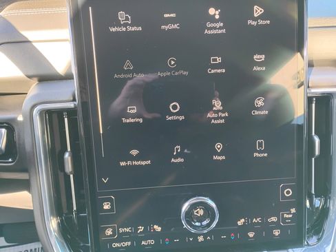 Used 2025 GMC Yukon Denali image 6