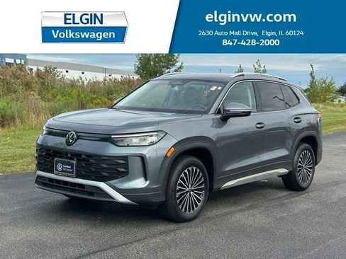 Used 2025 Volkswagen Tiguan S w/ 18" Wheel Package AWD/4WD image 1