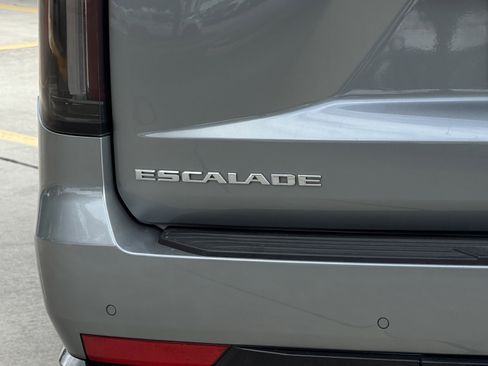Used 2023 Cadillac Escalade Sport w/ Touring Package AWD/4WD image 8