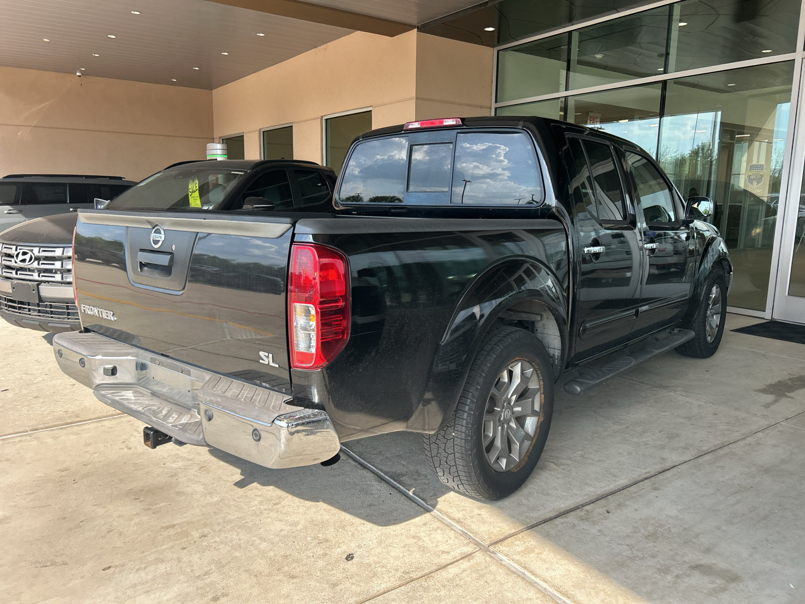Used 2019 Nissan Frontier SL RWD image 9