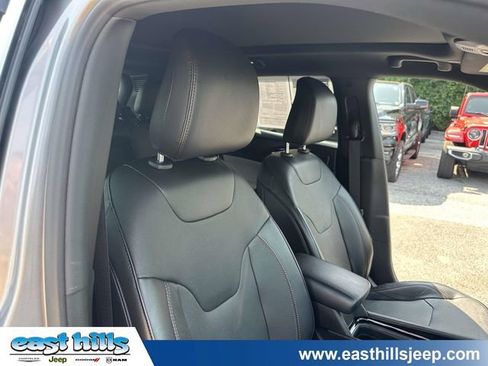Used 2023 Jeep Compass Limited w/ Sun and Sound Group AWD/4WD image 30