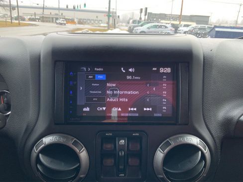 Used 2018 Jeep Wrangler Unlimited Sport S image 13