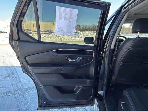 Used 2025 Honda Pilot Touring image 24