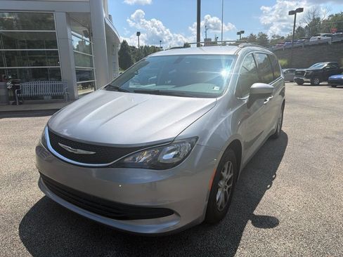 Used 2020 Chrysler Voyager Lxi FWD image 2