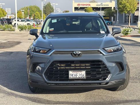 Certified 2024 Toyota Grand Highlander FWD image 2