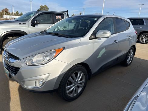 Used 2011 Hyundai Tucson Limited w/ Premium Pkg 3 image 1