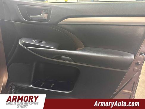 Used 2019 Toyota Highlander XLE image 36