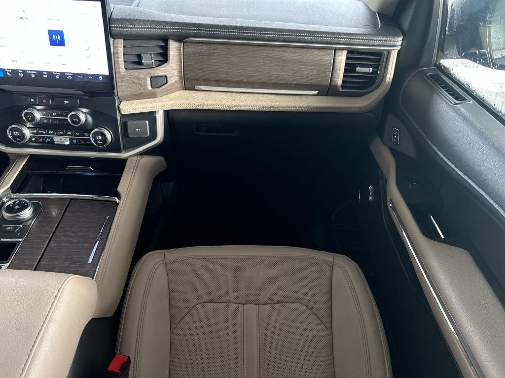 Used 2024 Ford Expedition Max Limited RWD image 39