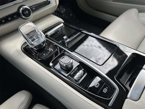 Used 2021 Volvo S90 T8 Inscription image 6