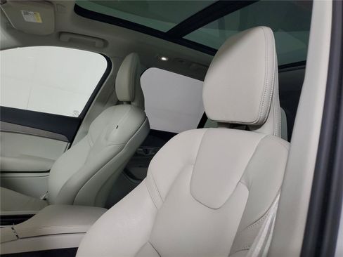 Certified 2025 Volvo XC90 T8 Plus w/ Protection Package Premier AWD/4WD image 23