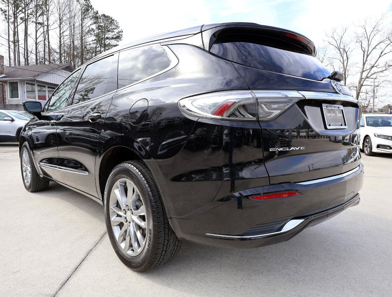 Used 2022 Buick Enclave Avenir w/ Avenir Technology Package FWD image 4