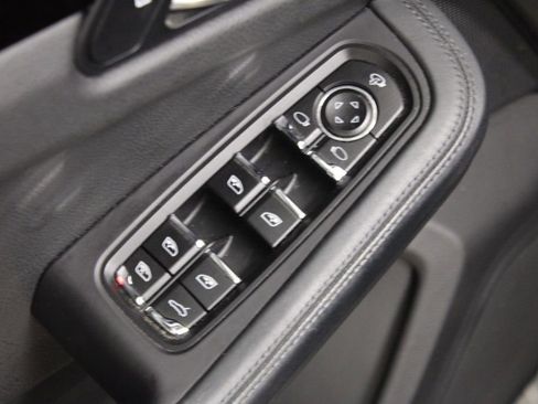 Certified 2022 Porsche Macan AWD/4WD image 18