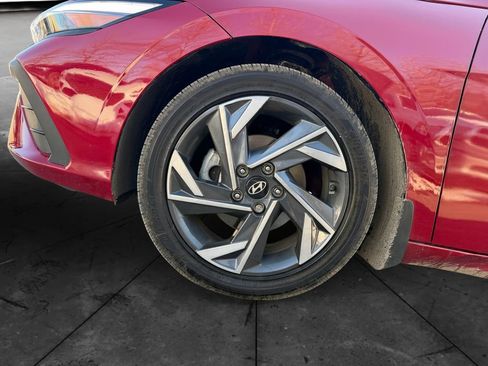Used 2025 Hyundai Elantra SEL image 14