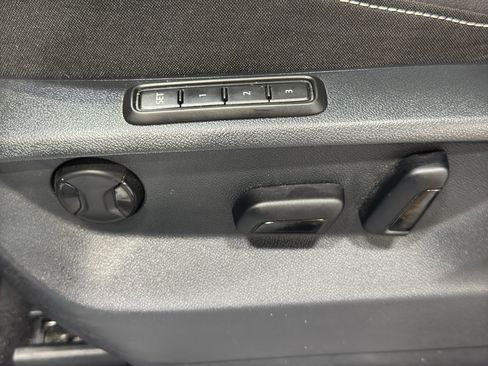 Used 2022 Volkswagen Tiguan SEL R-Line AWD/4WD image 16