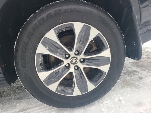 Used 2023 Toyota Highlander XLE image 11