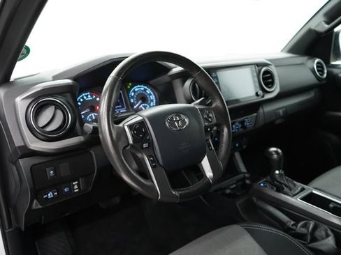 Used 2020 Toyota Tacoma TRD Off-Road w/ Technology Package AWD/4WD image 13
