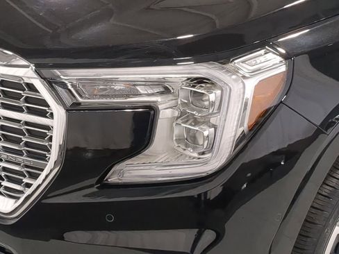 Used 2024 GMC Terrain Denali w/ Denali Premium Package AWD/4WD image 11