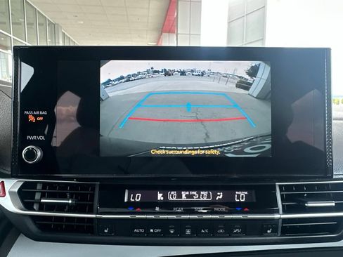 Certified 2025 Toyota Sienna XLE FWD image 37
