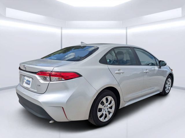 Used 2025 Toyota Corolla LE w/ Convenience Package FWD image 3