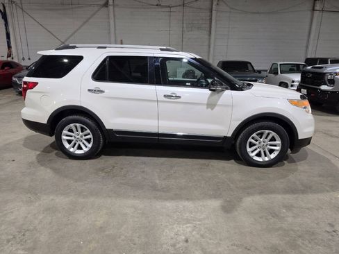 Used 2013 Ford Explorer XLT AWD/4WD image 14