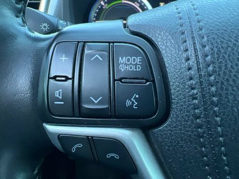 Used 2018 Toyota Highlander Limited Platinum AWD/4WD image 26