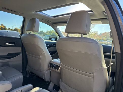 Used 2017 Toyota Highlander Limited AWD/4WD image 22