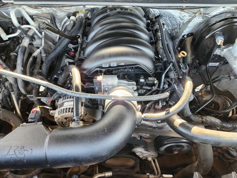 Used 2018 Chevrolet Suburban LT AWD/4WD image 34