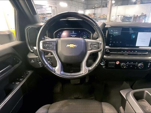 Used 2024 Chevrolet Silverado 2500 LT AWD/4WD image 4