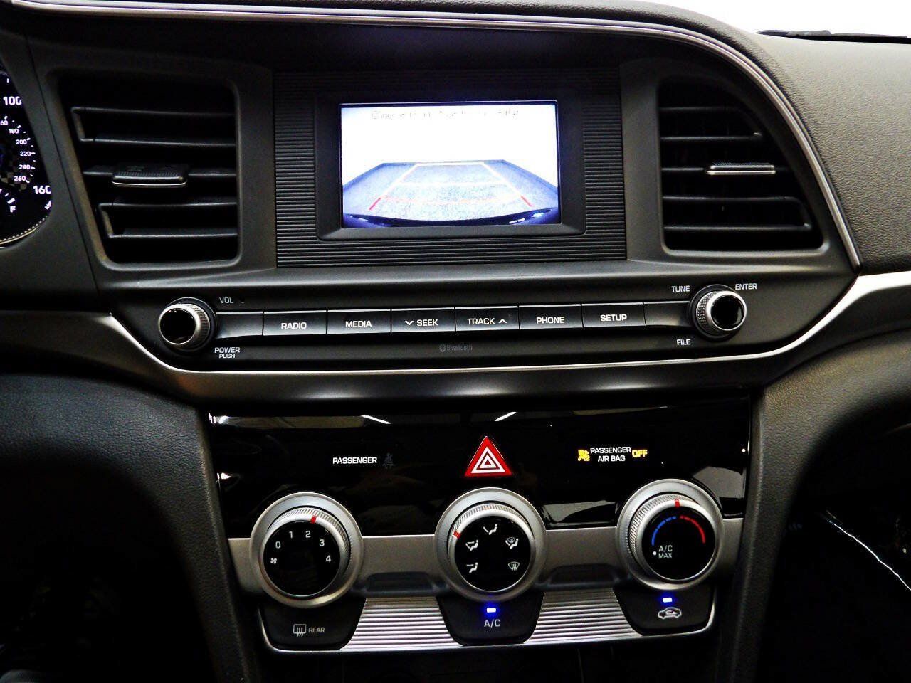Used 2019 Hyundai Elantra SE w/ Cargo Package FWD image 18