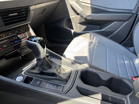 Used 2025 Volkswagen Jetta SE image 41