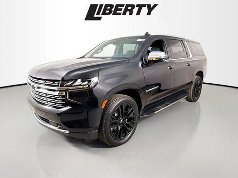 Used 2021 Chevrolet Suburban Premier w/ Premium Package image 3