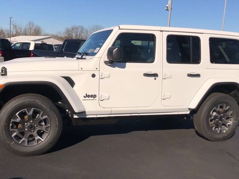 New 2026 Jeep Wrangler Sahara image 5