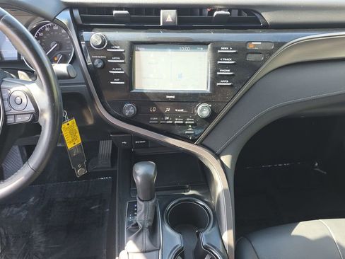 Used 2020 Toyota Camry SE FWD image 15