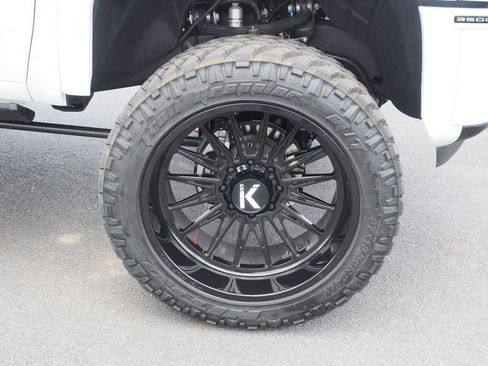 Used 2026 GMC Sierra 3500 AT4 w/ AT4 Premium Plus Package AWD/4WD image 10