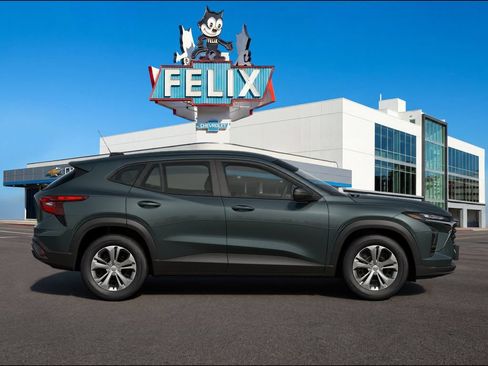 Used 2026 Chevrolet Trax LS w/ Driver Confidence Package FWD image 3