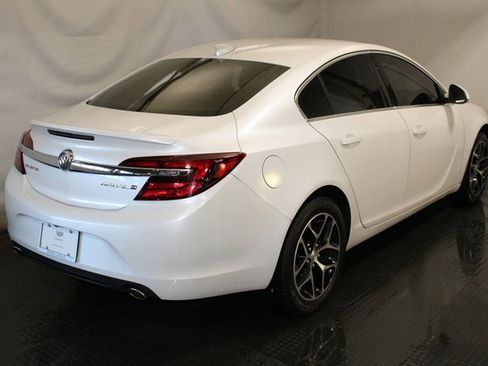 Used 2017 Buick Regal Sport Touring image 4
