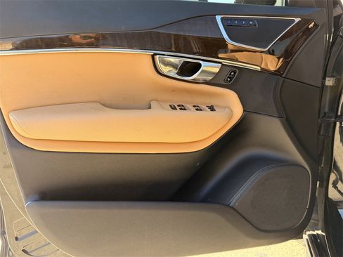 Used 2016 Volvo XC90 T6 Momentum w/ Momentum Plus Package image 10