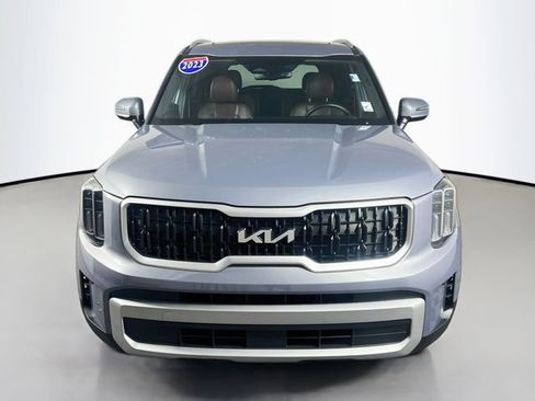 Used 2023 Kia Telluride EX w/ EX Captain's Chair Package AWD/4WD image 3