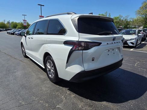 Certified 2023 Toyota Sienna XLE FWD image 6