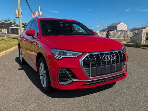 Used 2024 Audi Q3 2.0T Premium AWD/4WD image 3