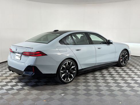 Used 2025 BMW i5 eDrive40i w/ Executive Package RWD image 9