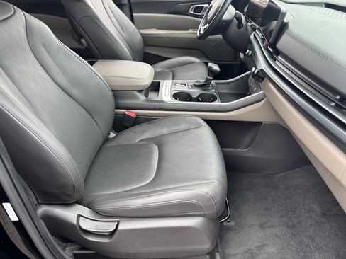 Certified 2026 Kia Carnival FWD image 9