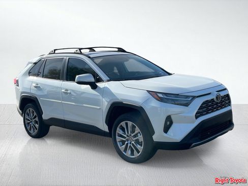 Used 2022 Toyota RAV4 Limited FWD image 9