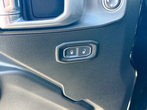 Used 2021 Jeep Wrangler Unlimited Sport image 17