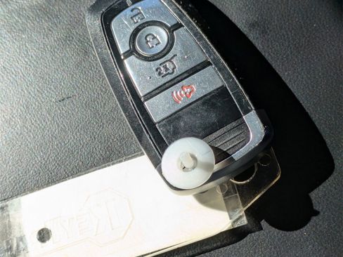 Used 2022 Ford Explorer XLT image 37