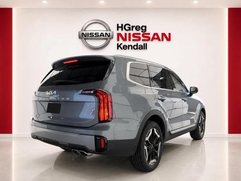 Used 2025 Kia Telluride S FWD image 4
