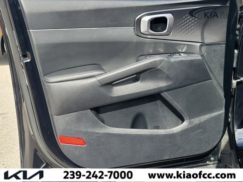 Used 2025 Kia Sorento LX FWD image 24