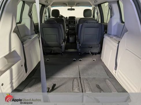 Used 2009 Dodge Grand Caravan SE FWD image 9