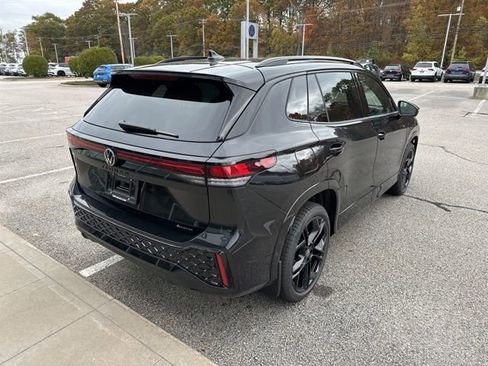 New 2026 Volkswagen Tiguan SE R-Line image 7